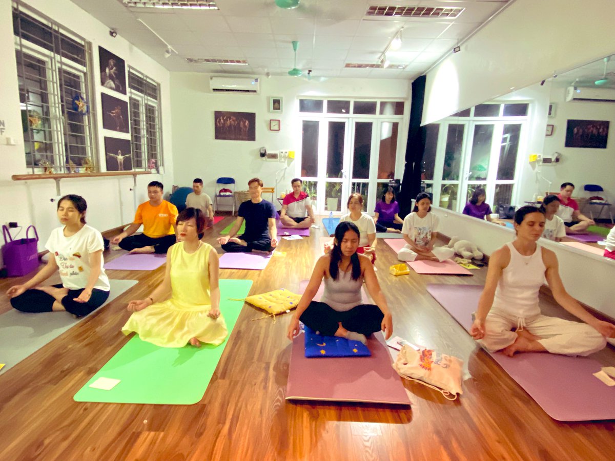 SwarupChattrjee's tweet image. The Happiness Program @ArtofLiving was a breathtaking odyssey of self-discovery 🥰, where, even amidst the greatest stress, Sudarshan Kriya brought profound tranquility. Spreading joy across Vietnam 🇻🇳 

#HappinessProgram