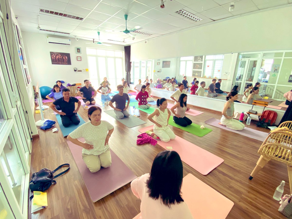 SwarupChattrjee's tweet image. The Happiness Program @ArtofLiving was a breathtaking odyssey of self-discovery 🥰, where, even amidst the greatest stress, Sudarshan Kriya brought profound tranquility. Spreading joy across Vietnam 🇻🇳 

#HappinessProgram