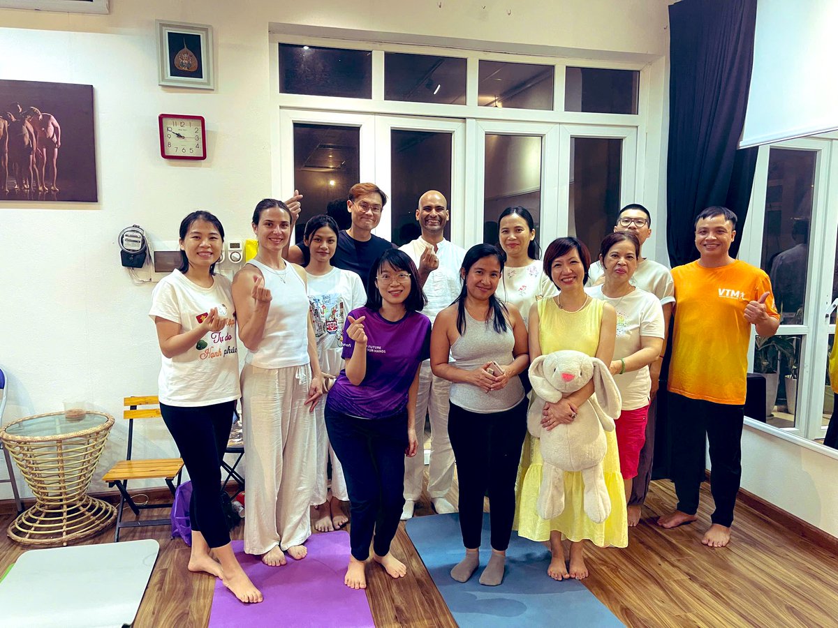 SwarupChattrjee's tweet image. The Happiness Program @ArtofLiving was a breathtaking odyssey of self-discovery 🥰, where, even amidst the greatest stress, Sudarshan Kriya brought profound tranquility. Spreading joy across Vietnam 🇻🇳 

#HappinessProgram