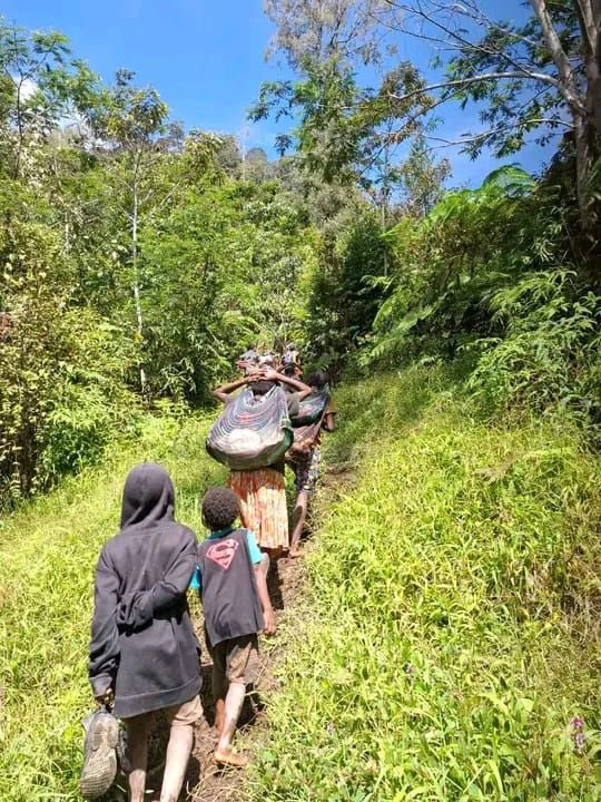 VeronicaKoman's tweet image. More than 200 villagers have been newly displaced in Intan Jaya, West Papua, due to a recent Indonesian military operation.
