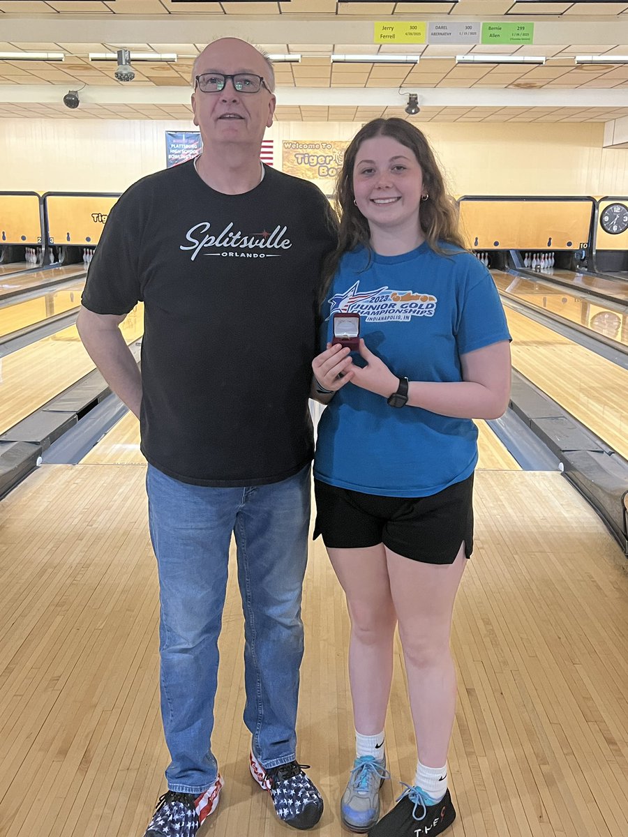 averiebourne300's tweet photo. Received my 300 ring tonight. So happy my papa was able to present it. #teambowlifi https://t.co/jv3Ea8JMx5