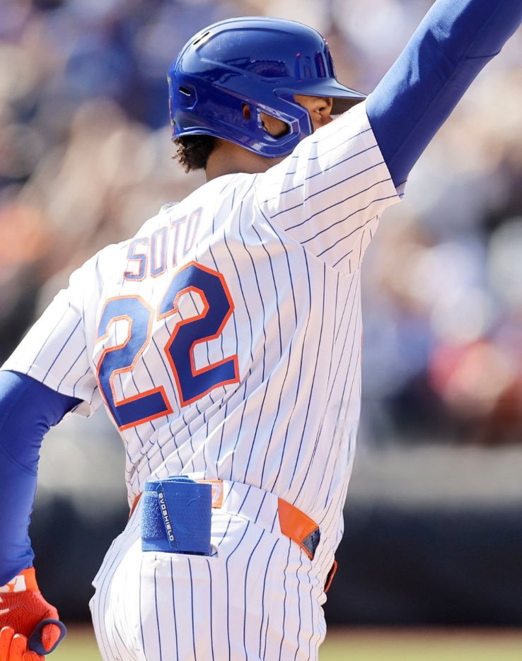 metsbatflip1's tweet image. Real fans ride with their stars through the lows, not just the highlights.