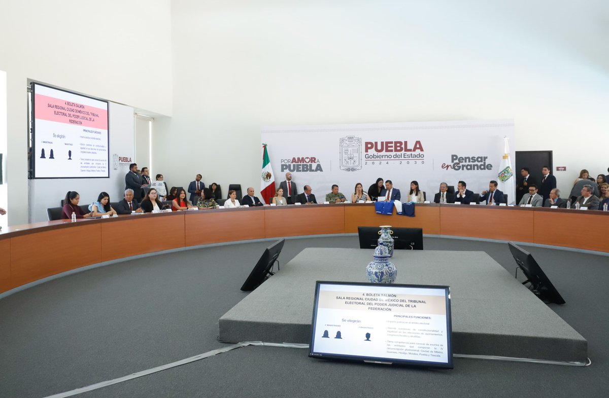 mundomujeres's tweet image. #EleccionesPoderJudicial

Sólo con el voto el poder judicial servirá al pueblo: @armentapuebla_ 

Como precursor de la iniciativa de democratización, el mandatario estatal destacó la importancia histórica de elegir a jueces por primera vez mediante voto popular.…