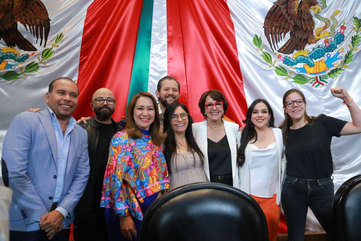 Movimiento Ciudadano | Movimiento Naranja (@movciudadanomx) on Twitter photo Desde 2023 propusimos una jornada laboral con dos días de descanso, junto a nuestro coordinador, <a href="/AlvarezMaynez/">Jorge Álvarez Máynez</a>.
Este año con nuestros diputados: <a href="/Pat_MercadoC/">Patricia Mercado</a> y <a href="/JZavalaGt/">Juan Zavala G.</a> hemos recorrido el país para escuchar todas las voces y lograr una jornada laboral digna.
Por eso, hoy Desde 2023 propusimos una jornada laboral con dos días de descanso, junto a nuestro coordinador, <a href="/AlvarezMaynez/">Jorge Álvarez Máynez</a>.
Este año con nuestros diputados: <a href="/Pat_MercadoC/">Patricia Mercado</a> y <a href="/JZavalaGt/">Juan Zavala G.</a> hemos recorrido el país para escuchar todas las voces y lograr una jornada laboral digna.
Por eso, hoy
