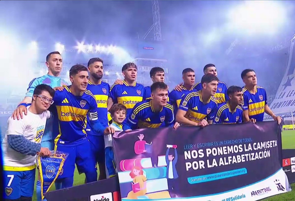 LaJRR10's tweet photo. El Boca más cobarde de la historia. 
El Boca que siempre te deja a gamba.
El Boca que pierde todos los partidos importantes.
El Boca que no gana clásicos. 
El Boca que no tiene DT. 
El Boca que armó Riquelme.

El Boca menos Boca que vi en mi vida. https://t.co/qqfFIQPKh3