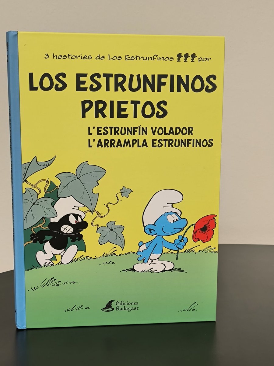 ¿Aprovezvos? A nós tamién. Yá tenemos equí'l prototipu físicu. Pa la FELIX de Xixón vais tener a esgaya!! ☺️💛🩵

El primer álbum de Los Estrunfinos xamás publicáu.. ¡por fin n'asturianu!