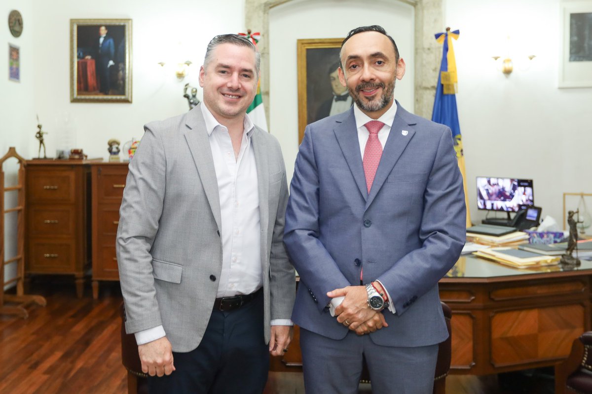 José Luis Álvarez Pulido (@jlalvarezpulido) on Twitter photo 🌎 La justicia también trasciende fronteras cuando se construyen puentes de colaboración y entendimiento ⚖️🤝
Hoyz en el <a href="/supremotribjal/">Supremo Tribunal de Justicia del Estado de Jalisco</a>, recibí con gusto a <a href="/ChecoBarrera/">Checo Barrera</a>, Director Gral. de Relaciones Internacionales del <a href="/GobiernoJalisco/">Gobierno de Jalisco</a> 🌎 La justicia también trasciende fronteras cuando se construyen puentes de colaboración y entendimiento ⚖️🤝
Hoyz en el <a href="/supremotribjal/">Supremo Tribunal de Justicia del Estado de Jalisco</a>, recibí con gusto a <a href="/ChecoBarrera/">Checo Barrera</a>, Director Gral. de Relaciones Internacionales del <a href="/GobiernoJalisco/">Gobierno de Jalisco</a>