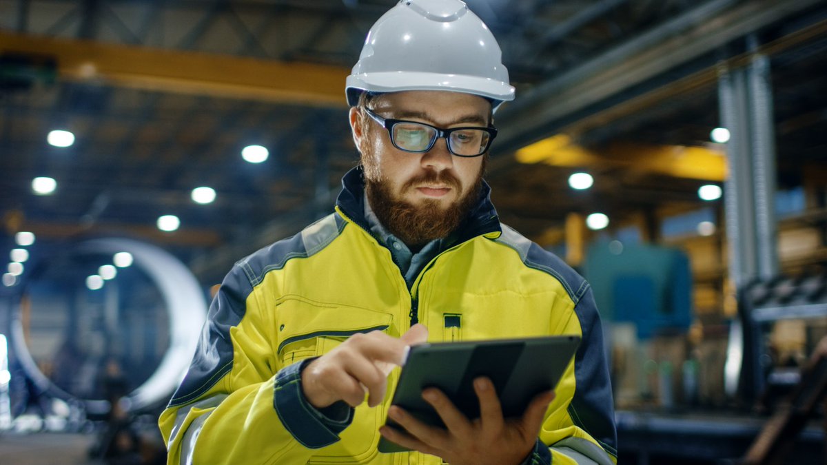 Panevo's tweet photo. Hidden inefficiencies add up fast:

⚠️ Downtime
⚠️ Slow cycles
⚠️ Minor stops

OEE isn’t just a KPI — it reveals what’s really happening on the floor.

Time to start asking better questions.👇 

https://t.co/vsYxbC4AcA https://t.co/rmuG80Nz4u