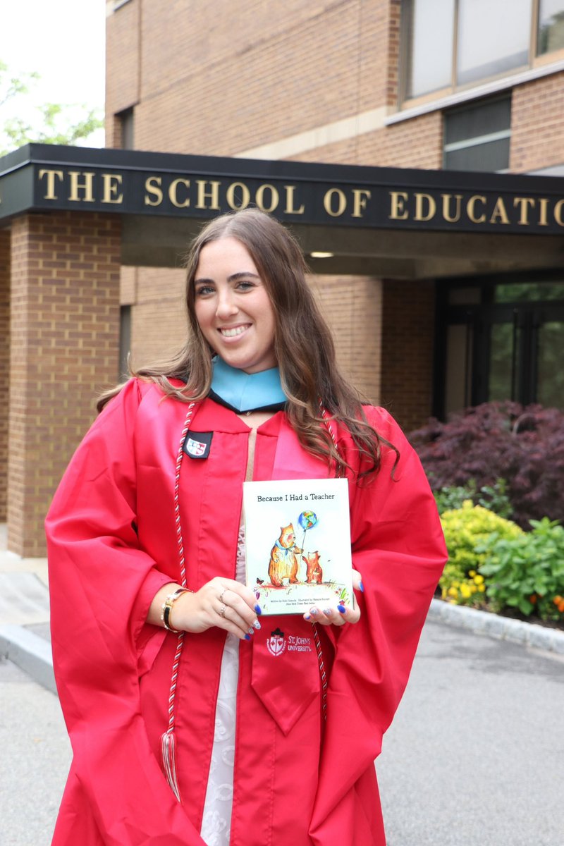MissBlennau's tweet photo. Last week, my learners (old and new) surprised me with a graduation celebration full of letters, love, and Mustang pride❤️���. I am so thankful to be part of this community! #MineolaProud #LifelongLearner #DoubleMasters https://t.co/8iMhgFIyow