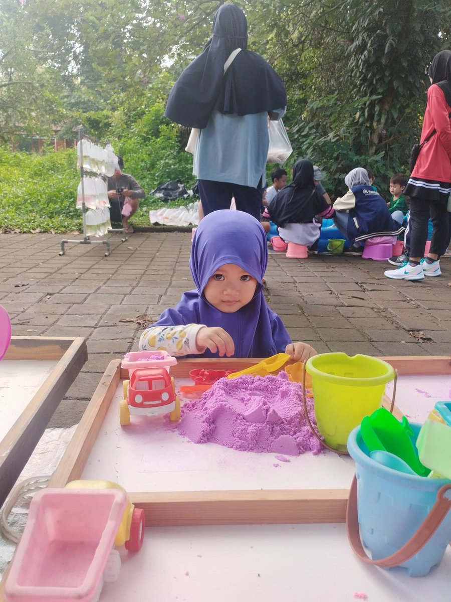 stovic23's tweet photo. Oeeee...cantiknya cucu kokong 🤩🥰 https://t.co/hHIzVRQONy