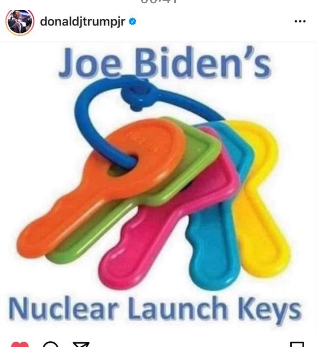 13thKing777's tweet image. Nuclear FOOTBALL???
HAHAHA!!! 
The only keys to the Nuclear Football were in the hand of the President of the Republic, 4-10-20
#BidenCoverUp 
#QClearance