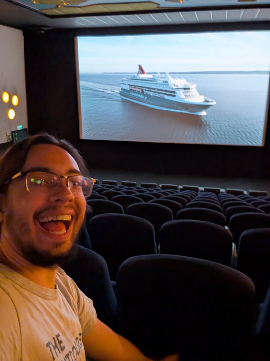 fui ver thunderbolts no cinema e só tinha eu, grande experiência

filme muito bom aliás