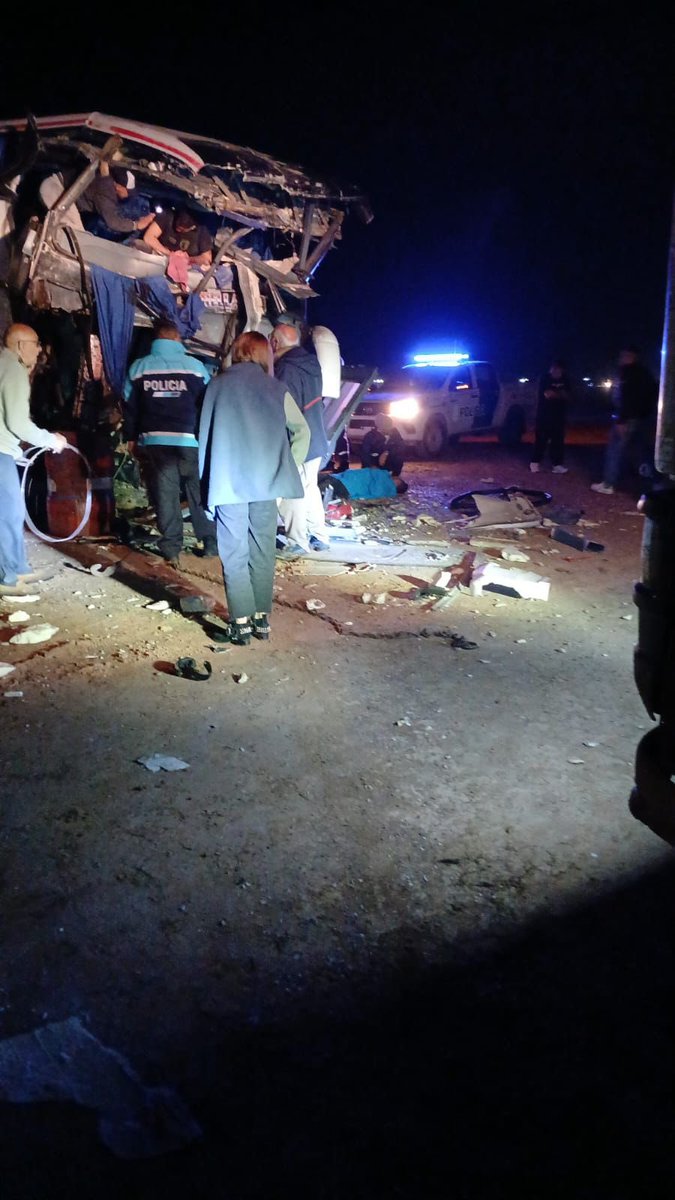 🚨URGENTE! Inminente cierre de Vialidad Nacional
por decreto de Milei.
Ésto se da en el marco de un deterioro constante de las rutas nacionales, que devienen en tragedias, como la que le costó la vida a 4 personas la semana pasada. El personal del organismo estuvo  cumpliendo