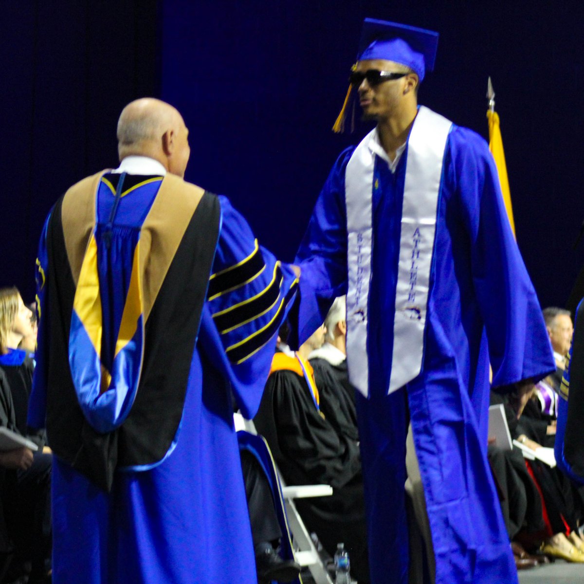 HofstraMBB's tweet photo. Congratulations to our guys TJ and Michael...and also our proud dad, Coach Claxton!
#PrideOfLI | #HofGrad | #HofGrad25 https://t.co/vo918TdvsQ
