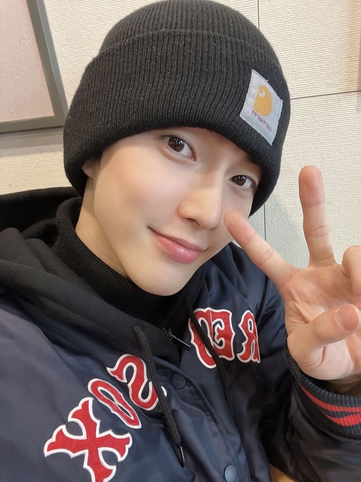 RII7EUNION's tweet photo. 🫧 Bubbly Project 🫧 | WAVE 2

Let today be a reminder of how much Seunghan🧸 means to us — not just as an artist, but as a person whose presence brings calm, light, and strength. He’s someone whose quiet impact is felt in the little things: a smile that lifts heavy days, words that stay with us, moments that turn into memories.

This is your space to reflect that back to him. Write what you’ve always wanted to say. Share the art he’s inspired, the comfort he’s given, the joy he’s sparked. Every message matters, because he matters — more than words can say.🎀

Let’s show Seunghan that even when things are quiet, our support never is. We’re here. We always have been. And we always will be.🤍

Join us by tagging (@.seunghan.smofficial) on Instagram!

You can find some cute images to post here: 

🔗 https://t.co/8utr8SYmnh

It’s time to reveal the incredible strength of BRII7E’s love to the world!!🩶✨