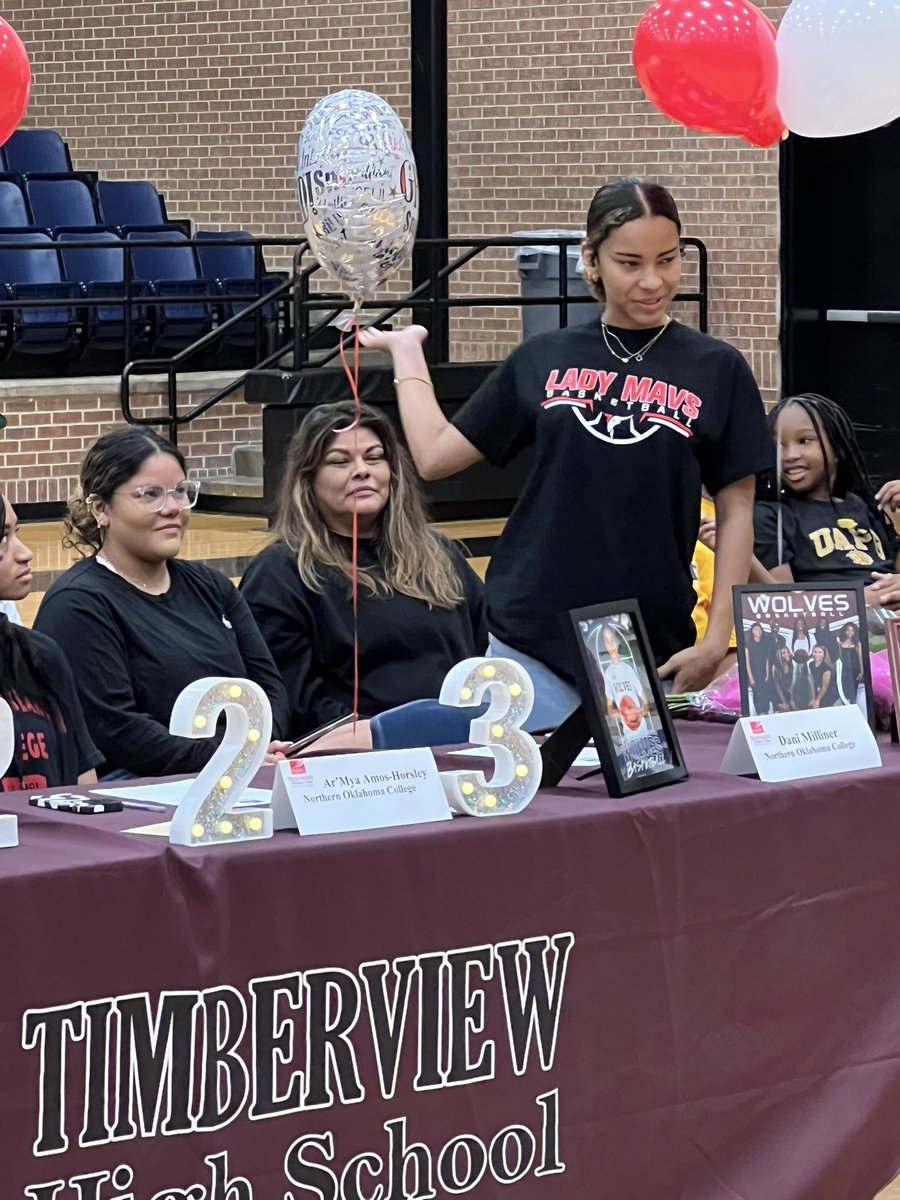 ladywolfbball's tweet photo. One more time for the friends and family…3 more days til graduation!
So happy these seniors were able to celebrate with friends and close family!
Thank You seniors for an amazing year!
#Woldpack #WolvesUp 🐺🖤🩶
@MISDathletics @TimberviewHigh @TViewAthletics https://t.co/k2MdVcnY8A
