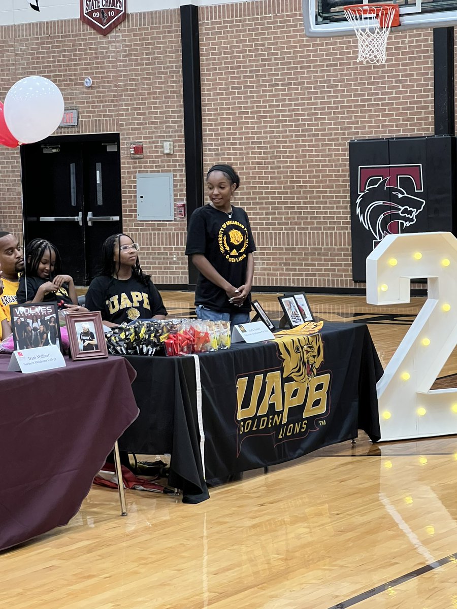 ladywolfbball's tweet photo. One more time for the friends and family…3 more days til graduation!
So happy these seniors were able to celebrate with friends and close family!
Thank You seniors for an amazing year!
#Woldpack #WolvesUp 🐺🖤🩶
@MISDathletics @TimberviewHigh @TViewAthletics https://t.co/k2MdVcnY8A