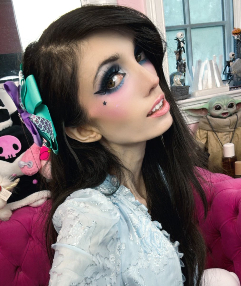 Eugenia_Cooney's tweet photo. 🩵💫✨ https://t.co/JPu1IFtiNp