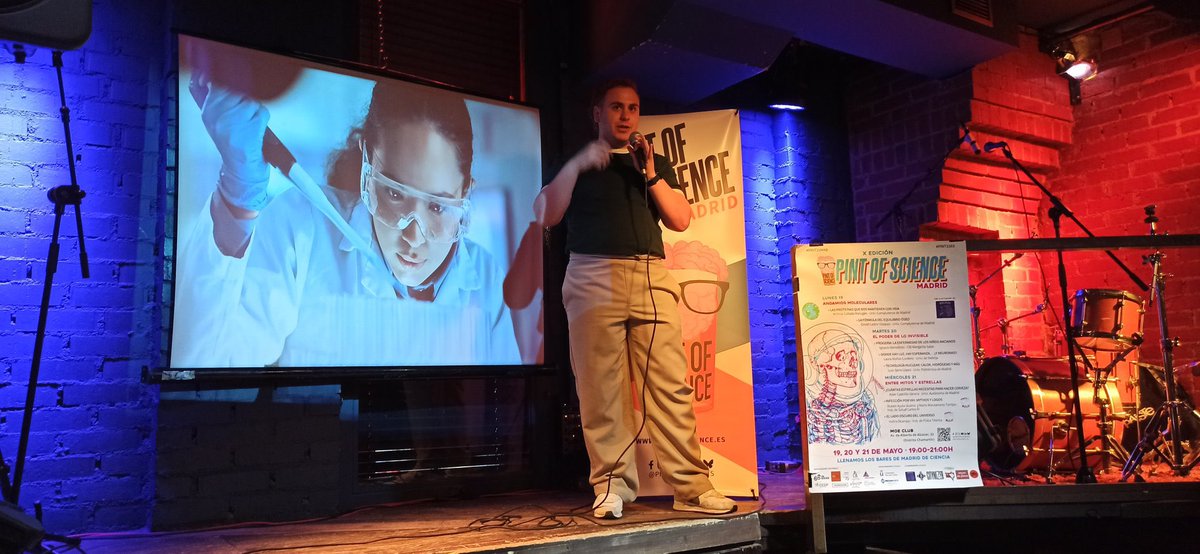osteocastro's tweet photo. Y como no iba a estar en #PINT25MAD hablando de mis queridas células de los  huesos 🏴‍☠️♥️.
Con lo que me gusta a mí un buen sarao
@pintofscienceES https://t.co/SwzLFdx3E4