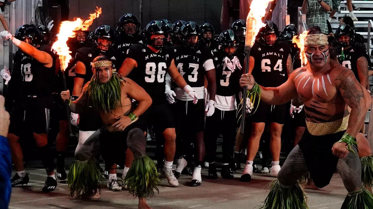 Poe Purcell (@purcell_poe) on Twitter photo Glory Be to God!! After a great talk with <a href="/coach_kaps/">Chad Kapanui</a>, I am extremely blessed and honored to receive an offer from <a href="/UHawaiiFB/">University of Hawaii Football</a>!! I am humbled for the opportunity to further my education and athletics! #HawaiiFb #RainbowWarriors Glory Be to God!! After a great talk with <a href="/coach_kaps/">Chad Kapanui</a>, I am extremely blessed and honored to receive an offer from <a href="/UHawaiiFB/">University of Hawaii Football</a>!! I am humbled for the opportunity to further my education and athletics! #HawaiiFb #RainbowWarriors