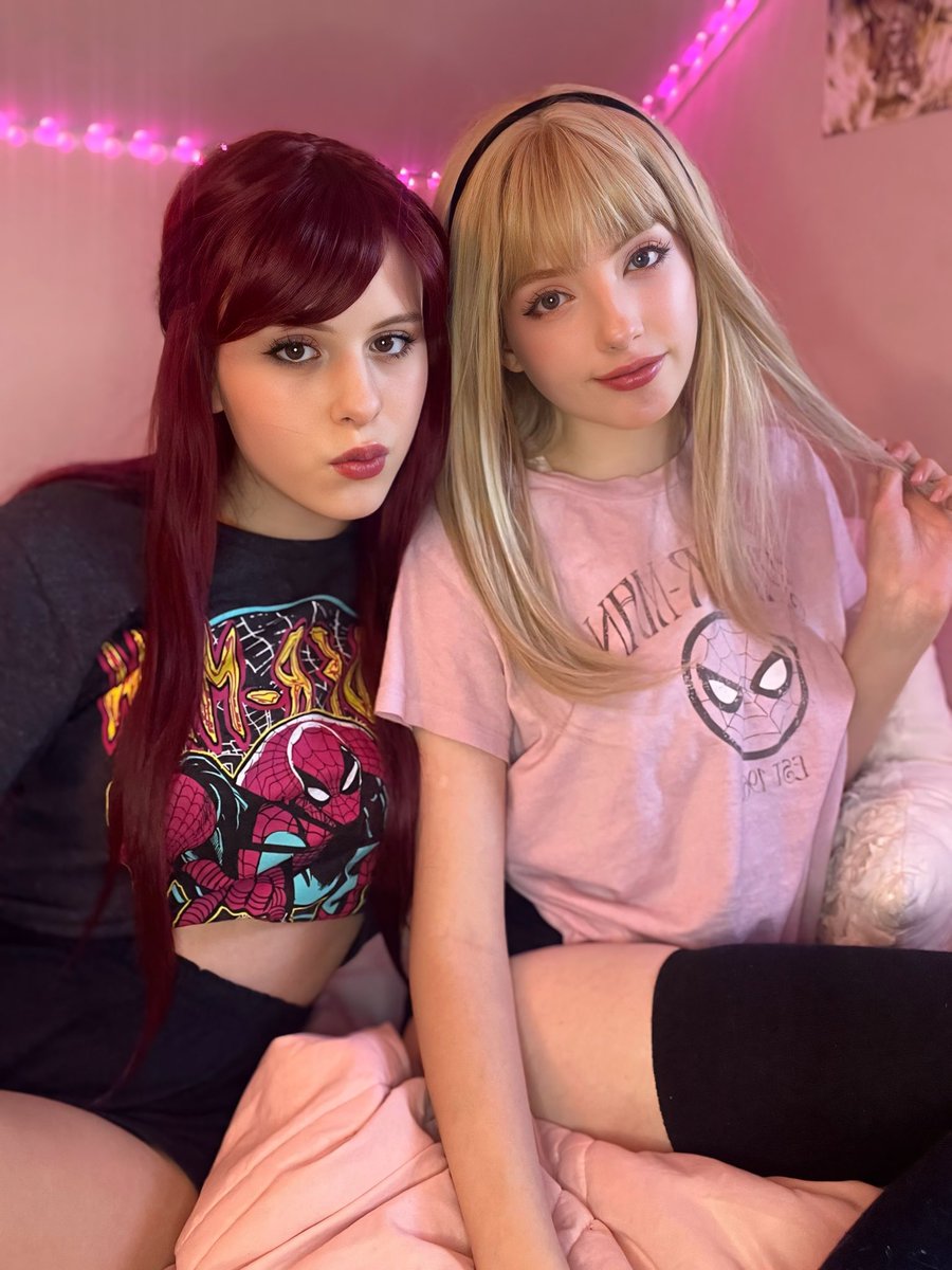 cosbunsx's tweet photo. mj or gwen?? 💕💕 #spiderman #cosplay #cosplaygirl https://t.co/D7UQ030kxo