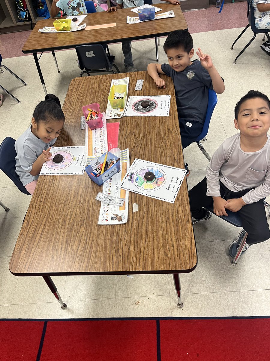 CliftonSchool12's tweet photo. Today was D for DOUGHNUTS in our Kindergarten ABC Countdown to Summer! Our Kinders had some fun doughnut activities and a sweet little treat! 🍩 @cliftonschools @cliftonsupt #oneClifton #pandapride🐼 https://t.co/KuLz9jaybr