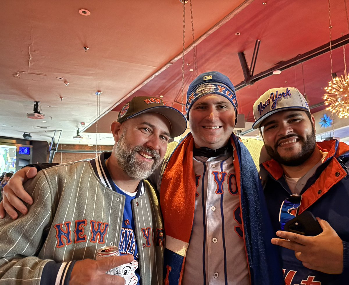 great pleasure of running into <a href="/jaymaccustoms/">Jaymaccustoms</a> &amp; <a href="/KickinitwitKeef/">𝐊𝐄𝐄𝐅🇵🇷</a> !!! All here for Mets @ Red Sox #CommonEnemy #YankeesSuck