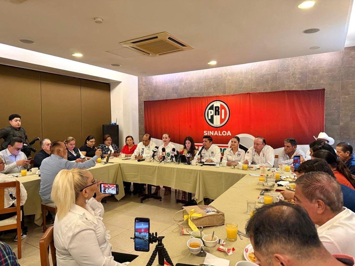 📚🤖 En la conferencia de prensa #PRImeroInfórmate, desde PRI Sinaloa manifestamos nuestro total respaldo a la iniciativa de nuestro presidente nacional y senador <a href="/alitomorenoc/">Alejandro Moreno</a> para incorporar la inteligencia artificial como materia oficial en el sistema educativo nacional.