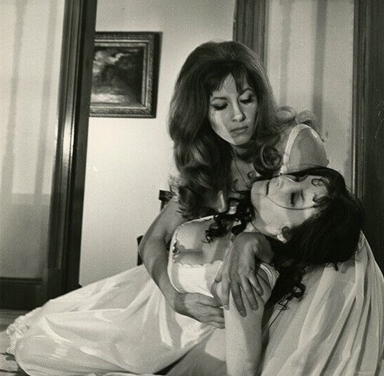 vintageminii's tweet image. the vampire lovers (1970)