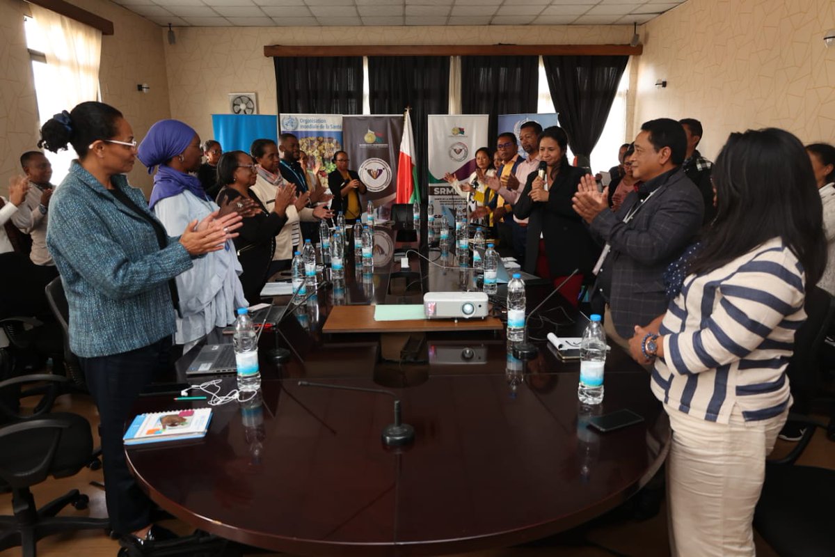 OMSMadagascar's tweet photo. 🇲🇬 Madagascar finalise la révision des outils #PECMA selon les recommandations #OMS 2023 ✅
Un pas décisif pour mieux prévenir, détecter et traiter la malnutrition aiguë avec l’appui de @OMSMadagascar & @UNICEFMada
#Santé
#Malnutrition
#PECMA
https://t.co/7KVvsam2uu https://t.co/eBH0waAdB9