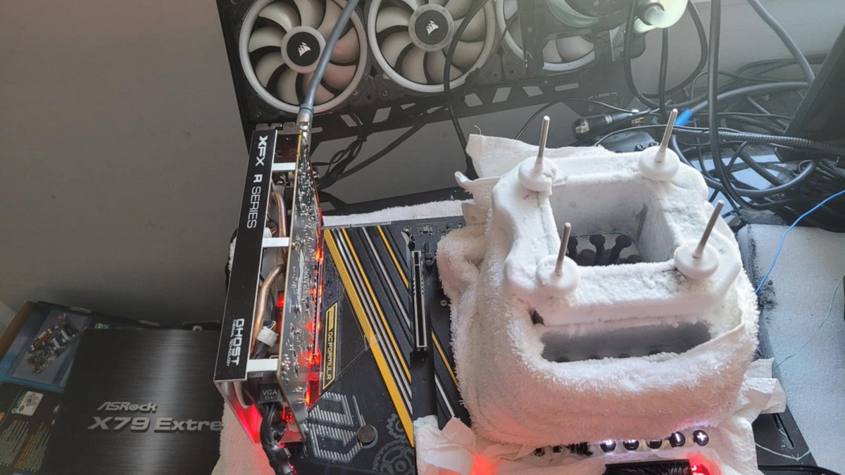 🏆 WORLD RECORD UNLOCKED 🏆

CORSAIR now has the fastest DDR5 speed ever seen! 

SaltyCroissant was able to achieve DDR5-12832 frequency overclocking a CORSAIR VENGEANCE 7200C36 UDIMM module on an ASRock Z890 Taichi OCF.