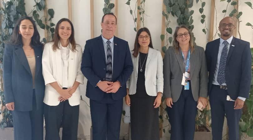 🇨🇺 En la sede del Fondo de Vacunas GAVI nos reunimos con Adriana Jiménez, directora de países de ingresos medios de esa Organización.
Agradecimos la contribución para mejorar acceso a la vacunación y ratificamos la voluntad de #Cuba de cooperar en la inmunización de los pueblos.