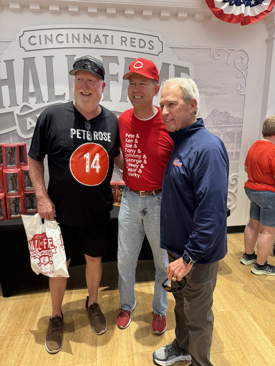 JohnHMerrill's tweet photo. Even before the game last Wednesday, #PeteRoseDay in #Cincinnati was special! I had the opportunity to meet @Reds greats #DougFlynn & #RonRobinson at the @RedsMuseum! Pregame ceremonies included #MartyBrenneman, #BarryLarkin, #EricDavis, & #GeorgeFoster! #SteveGarvey too! #Reds https://t.co/oDL3Dv81W3