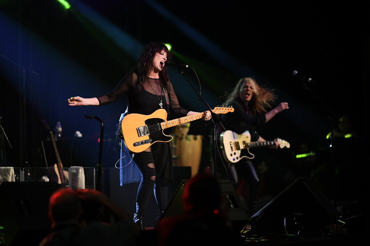 One of my favorite shots with my friend <a href="/JanetRobin/">Janet Robin</a> at the 10th Annual She Rocks Awards!🎸❤️ Did you get to see the show?? 

📸: Michael Dee