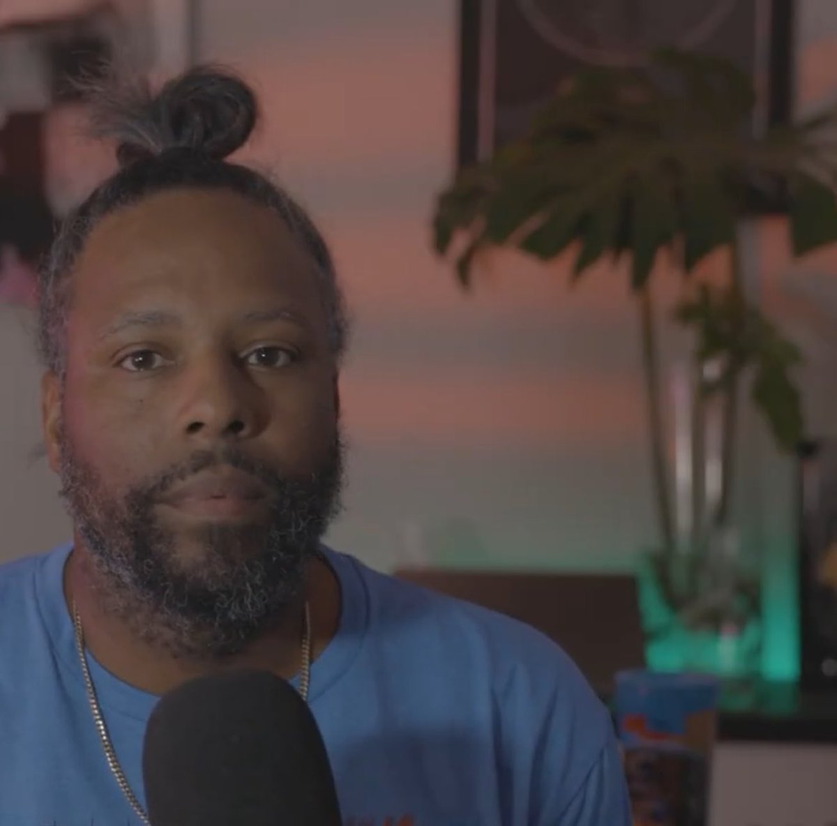 SALO041's tweet photo. I was watching a random video on YT and got the shock of my life.
I thought it was @SizweDhlomo  for a second 🤣😂🤣 https://t.co/7mHo7570Vg