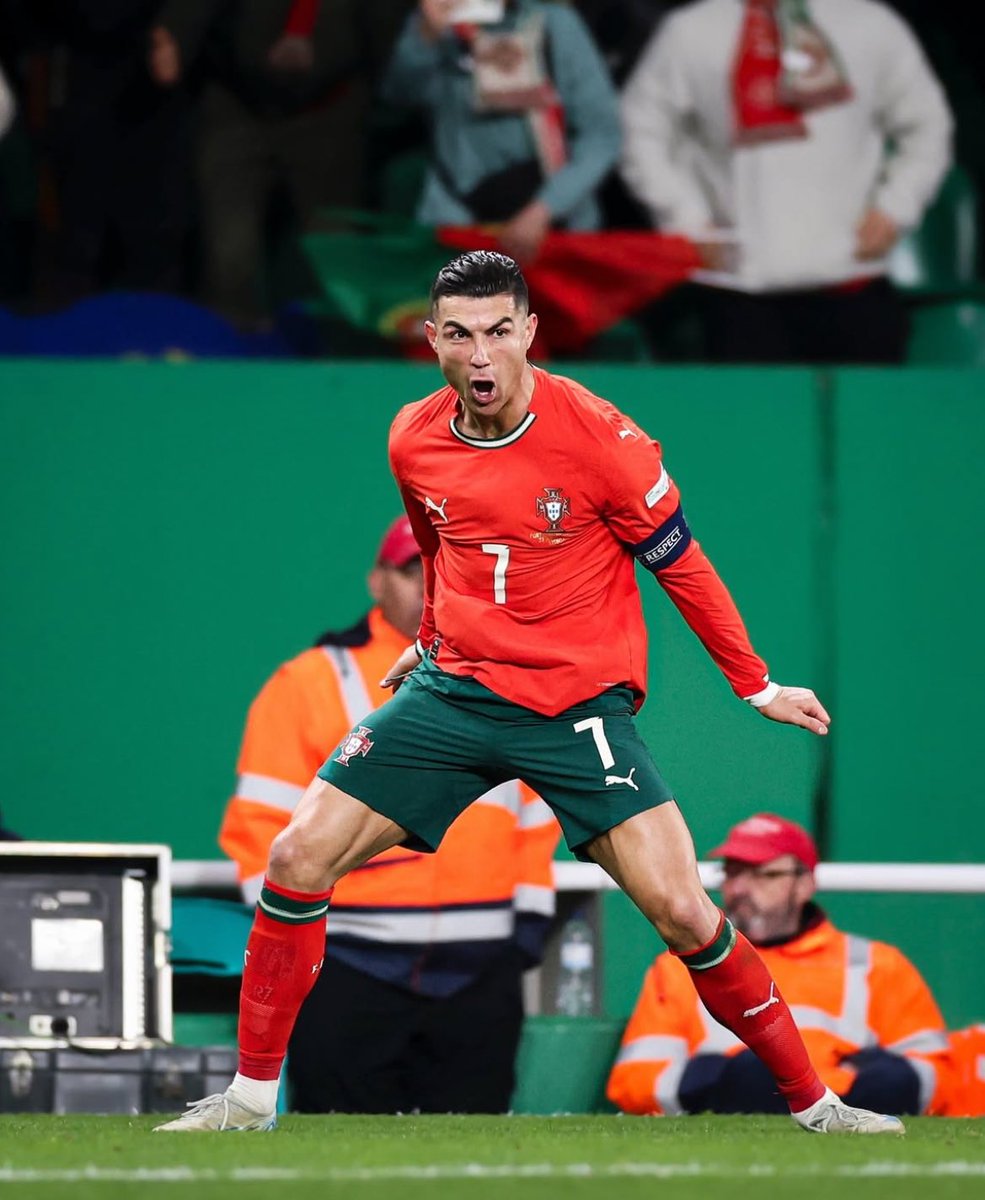 informafogo's tweet photo. Estou omitindo qualquer notícia de Cristiano Ronaldo no Botafogo. Fingindo não ver.

Não quero criar nem um pingo de esperança. Parem. 🤯 https://t.co/k3dq8VXIhX