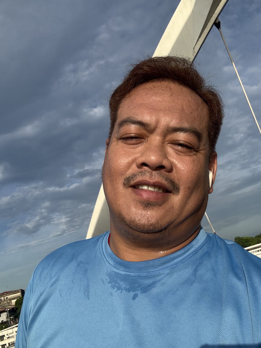 johnagozar's tweet photo. Paaraw at papawis muna 🤣🤣🤣 https://t.co/hapKvOYeMr