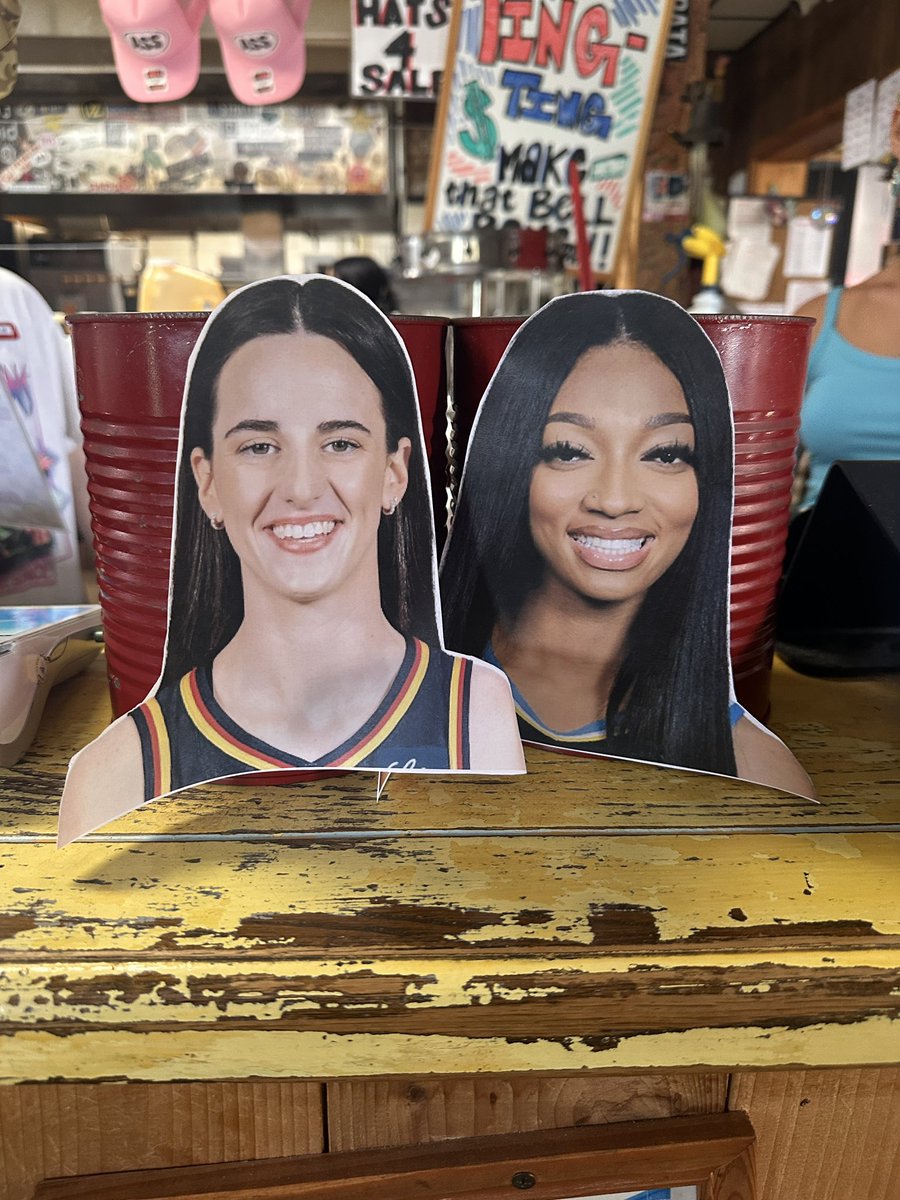 Amber Dubois (@and_lax5) on Twitter photo Spotted at my local sub shop in Jax Beach - Angie's Subs. Caitlin Clark & Angel Reese tip jars.
Had to support my Baltimore girl <a href="/Reese10Angel/">Angel Reese</a> !! Spotted at my local sub shop in Jax Beach - Angie's Subs. Caitlin Clark & Angel Reese tip jars.
Had to support my Baltimore girl <a href="/Reese10Angel/">Angel Reese</a> !!