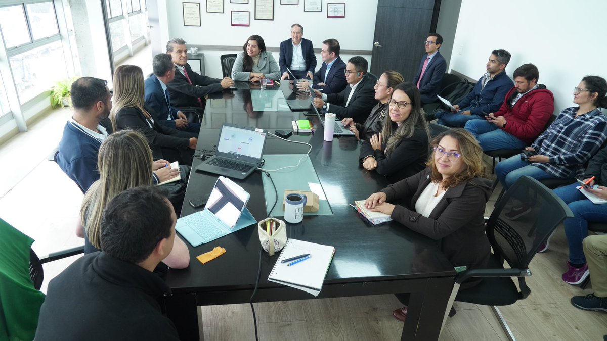 IDEAMColombia's tweet photo. #IdeamInforma 🌳En reunión con @CORPONOR, seguimos construyendo conocimiento ambiental para el desarrollo territorial. Avanzamos en temas clave como monitoreo de recursos hídricos, bosques y calidad del aire, entre otros.

Un paso más en la articulación con las #CAR del país. https://t.co/ck9RbRJWUM