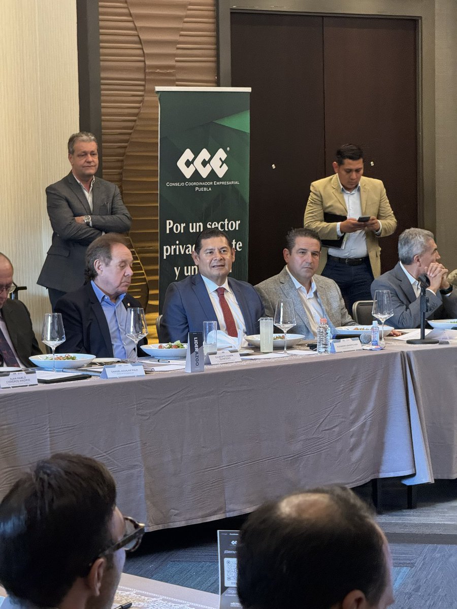 Hoy se vivió un momento clave para el desarrollo económico de Puebla.

La Sesión Extraordinaria de la Agenda Empresarial para la Inversión y el Desarrollo Económico reunió a líderes del sector privado e integrantes del <a href="/Gob_Puebla/">Gobierno de Puebla</a> en un espacio de diálogo propositivo y