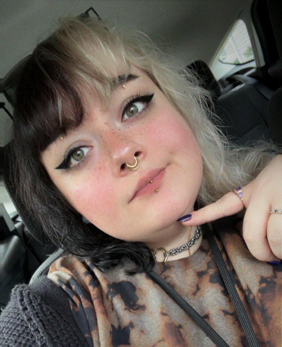 Here’s your reminder, I’m hot 🖤