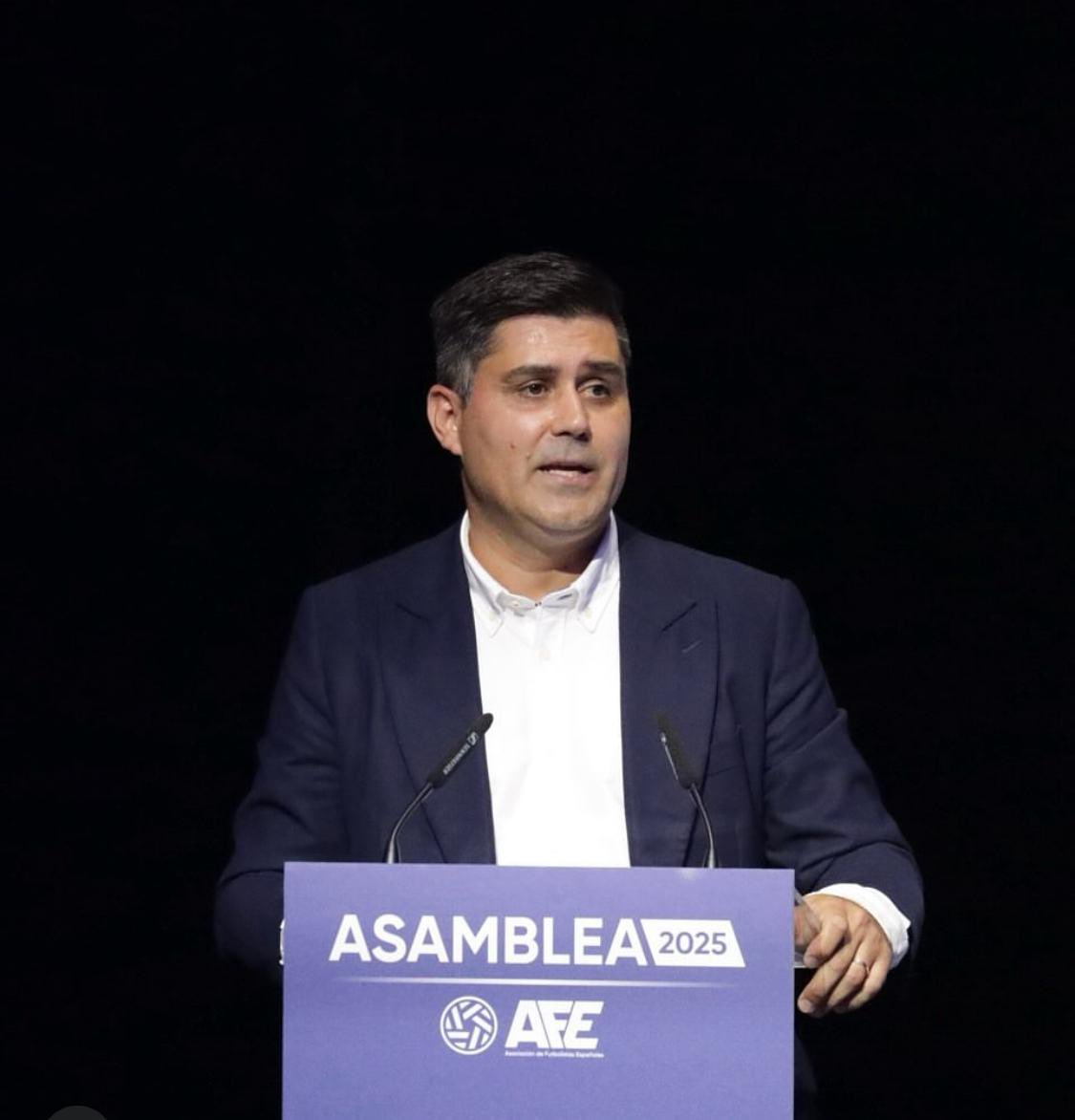 ¡Enhorabuena compañeros! Una vez más es de reconocer el liderazgo de David Aganzo en la Asamblea de @afe_futbol, la cual se llevó a cabo con éxito y con un paso más hacia el futuro porque Futbolistas #UnidosSomosMásFuertes. ¡Gracias por hacernos parte de una nueva generación!