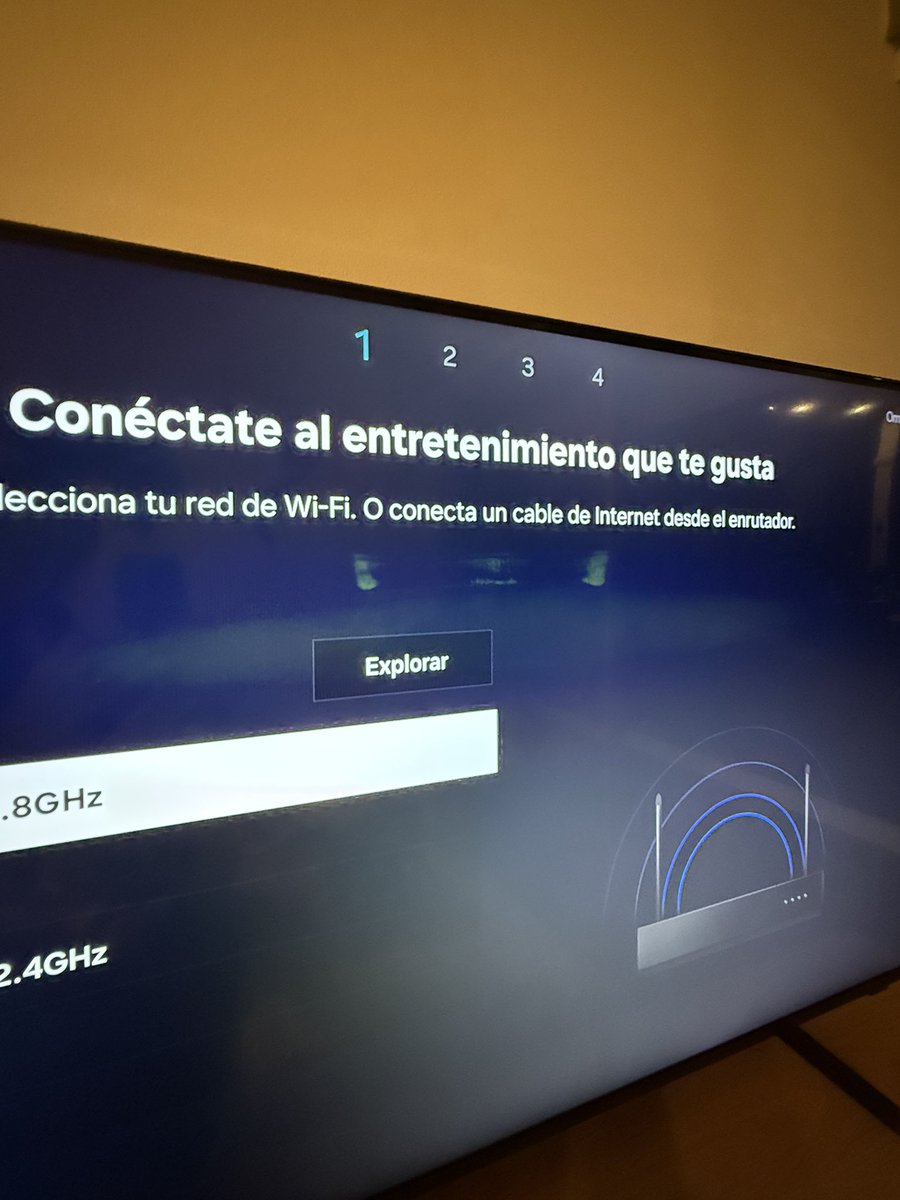 EmiiFritz's tweet photo. Necesito ayuda, hice la compra de un smart TV @ML_Argentina el 2do día de HotSale. Lo recibí y hoy mismo lo conecté para chequear que esté todo bien. Lamentablemente tiene unas manchas en el centro de la pantalla. Cuando hago el reclamo, me quieren gestionar la devolución pero https://t.co/MjwOGiLCqh