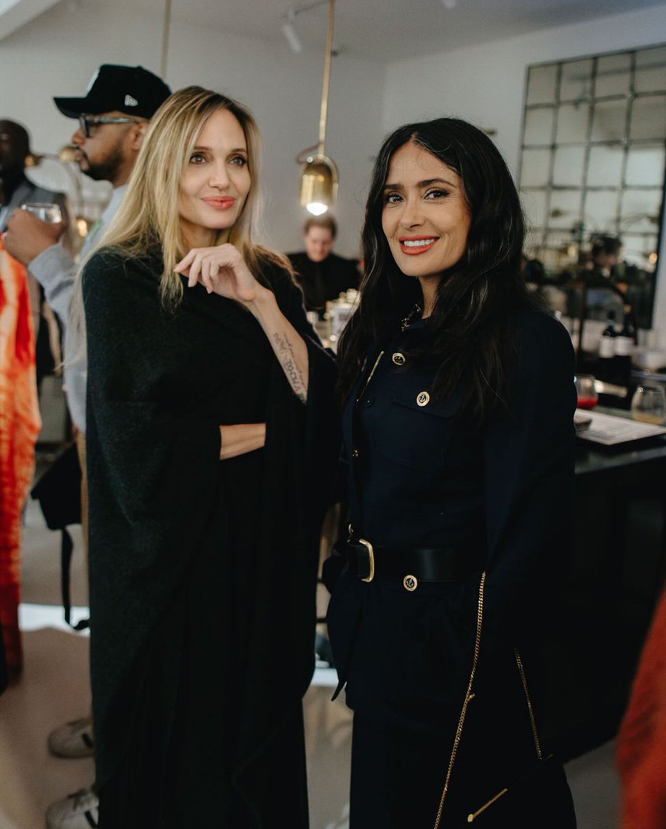 angeltresjolie_'s tweet photo. Angelina Jolie and Salma Hayek attended the intimate dinner hosted by Atelier Jolie https://t.co/pnSszK0VtN