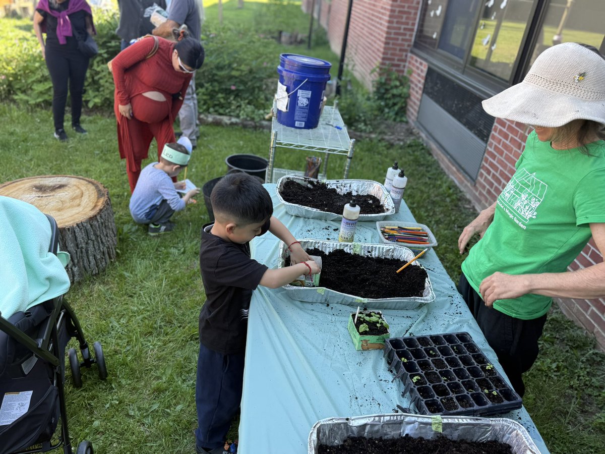 Peekskill_STEAM's tweet image. It was an exciting afternoon as Woodside ES hosted its 2nd Annual Garden Open House today! Families toured our amazing Wildcat garden. It was a beautiful afternoon that added some joy to our day!
@PeekskillCSD @RebeccaAvilesR1 @woodleywoodside @melanie_wetmore @KernMojica1