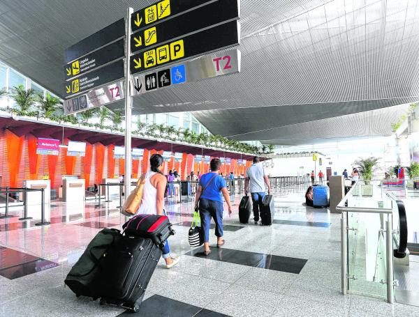 #ContenidoPremiumET | Restricción de acceso nocturno al aeropuerto de Madrid deja a colombianos sin techo en crítica situación ⬇️
eltiempo.com/mundo/europa/r…