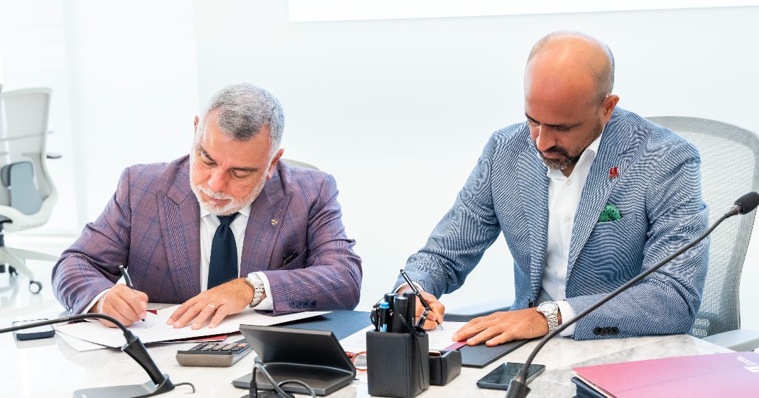 Industriasgye's tweet photo. 🤝 Junto a la @uees_ec , hemos formalizado un acuerdo para crear el Centro de Pensamiento Jurídico y Económico, con el fin de impulsar reformas constitucionales que promuevan la libertad económica y la generación de empleo en Ecuador. #ProgresoEcuador https://t.co/yrbsgJY0fH