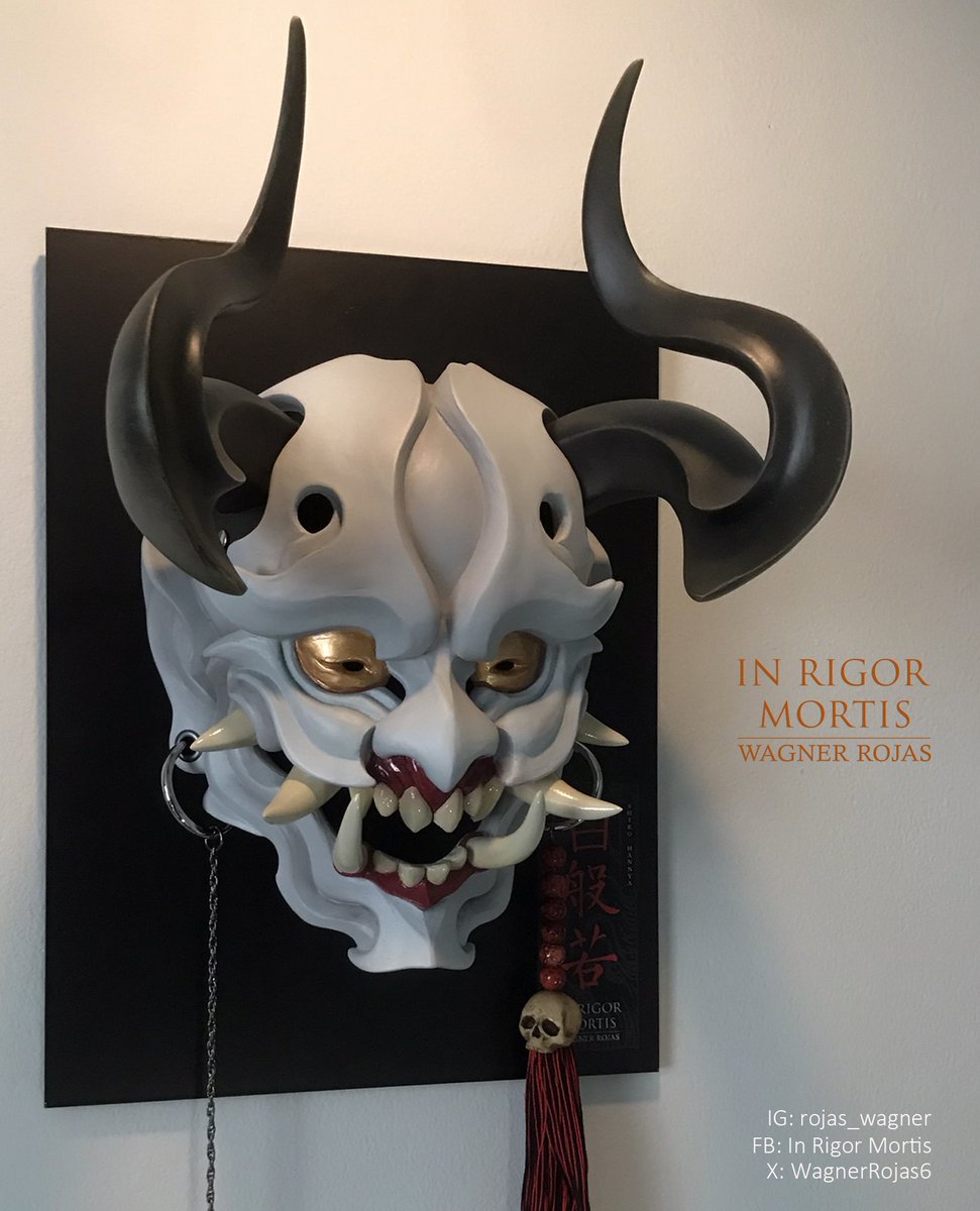 WagnerRojas6's tweet photo. Pedido que se envió a USA hace algunos meses:
 -Wearable mask "Shiro Hannya" 
en acabado mate con cuernos personalizados en forma de "S"

 Tomó más tiempo del habitual por el proceso de esculpir opciones hasta llegar al diseño final. 🔥

#mask #handmade https://t.co/sAqT6X6an3