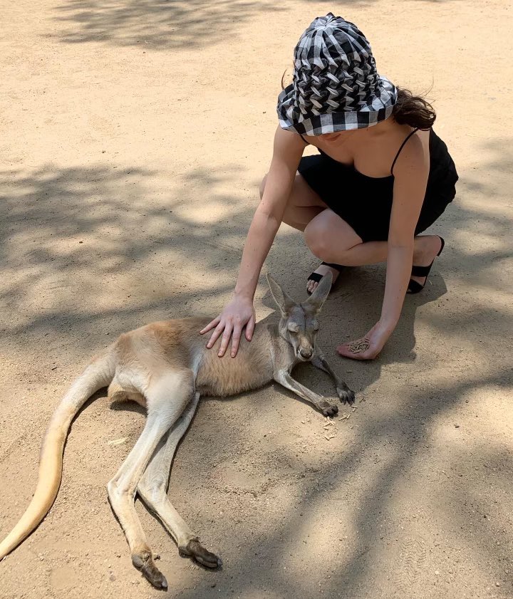 hernameisBANKS's tweet photo. Australia! 🇦🇺🤍 Off With Her Head TOUR 2025 is coming to u!!! Hit the link for special pre-sale + VIP access 💌

https://t.co/PJS7S2DREy

So excited to be on the road in just two weeks. Which song lyrics r u most excited to sing with me? https://t.co/QeJkrG3KVG