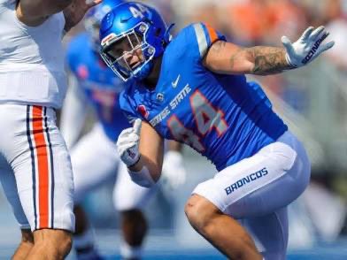 Donovan Ughanze (you-gone-zee) (@dee_yvng_g) on Twitter photo After a great conversation with <a href="/JabrilFrazier/">Jabril Frazier</a> I am blessed to have received an offer from <a href="/BroncoSports/">Boise State Broncos</a>
<a href="/therealraygates/">Ray Gates</a> <a href="/DemarcusHarri01/">Coach Harris</a> <a href="/Rnapoles47/">Romario Napoles</a> <a href="/zk_coach/">Coach ZK</a> <a href="/StrengthNMother/">Allison Jones-Turner</a> After a great conversation with <a href="/JabrilFrazier/">Jabril Frazier</a> I am blessed to have received an offer from <a href="/BroncoSports/">Boise State Broncos</a>
<a href="/therealraygates/">Ray Gates</a> <a href="/DemarcusHarri01/">Coach Harris</a> <a href="/Rnapoles47/">Romario Napoles</a> <a href="/zk_coach/">Coach ZK</a> <a href="/StrengthNMother/">Allison Jones-Turner</a>